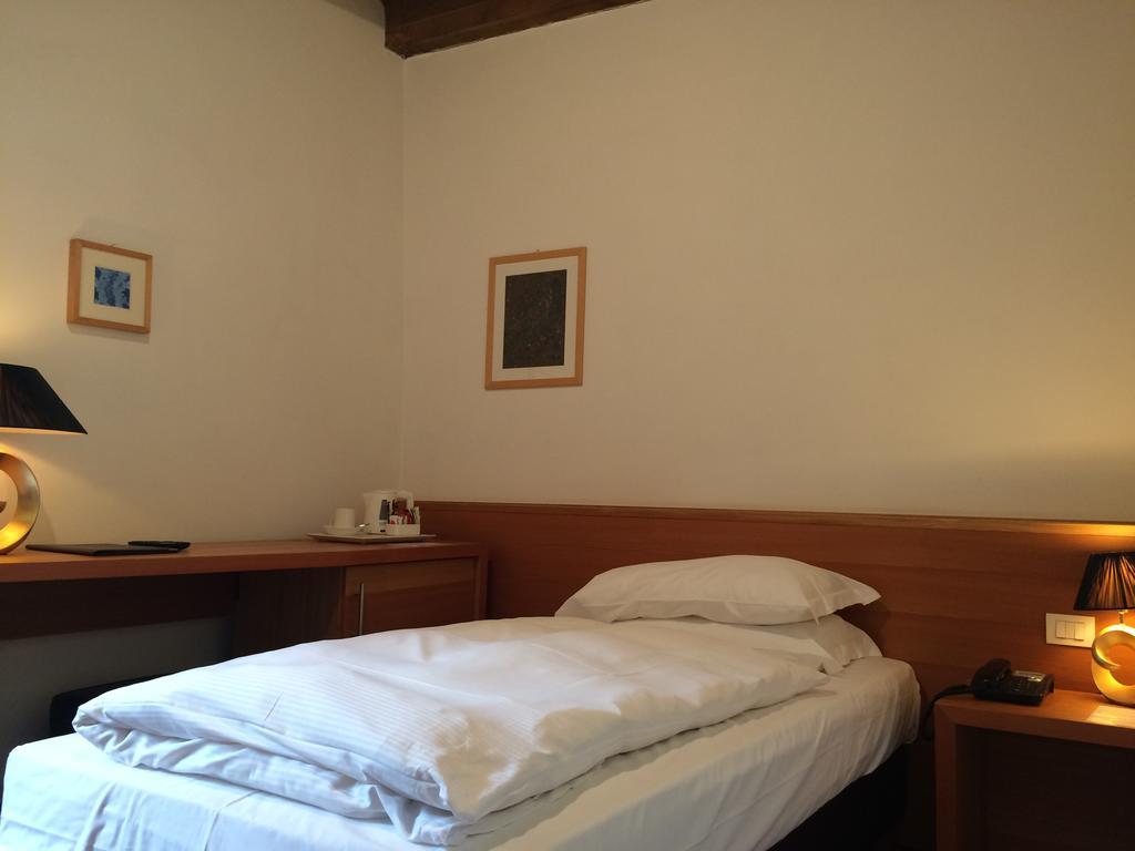 Hotel Relais Palazzo Lodron Rovereto  Habitación foto